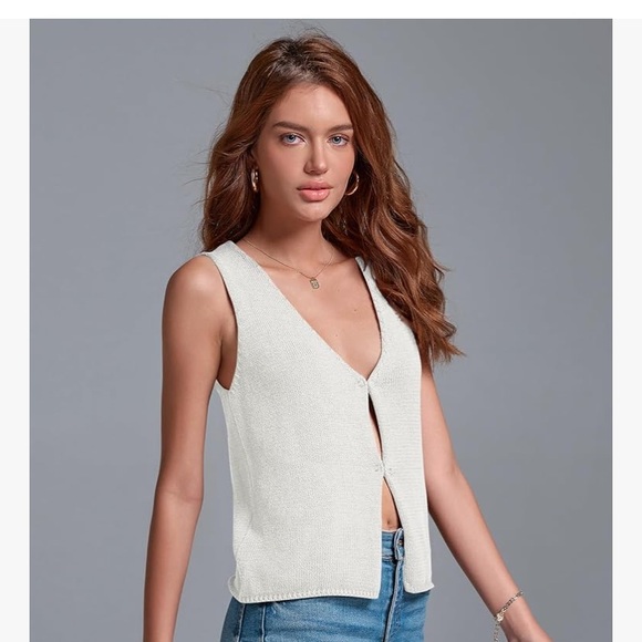 White Plunge Neck Sleeveless Crop Top - Picture 3 of 5